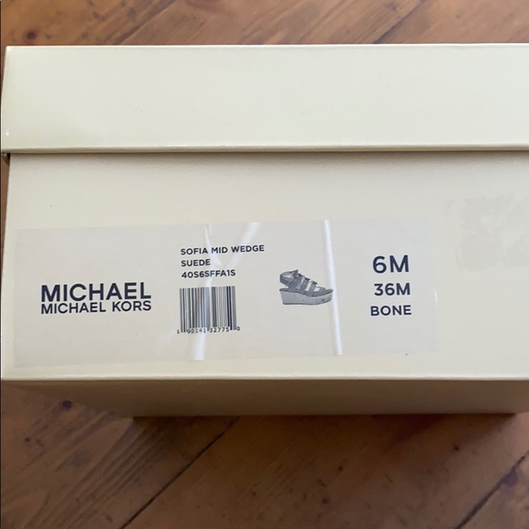 Michael Kors Sophia Lace Up Mid Wedge - Picture 5 of 5